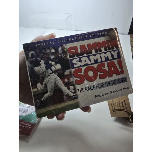 Sammy Sosa Slammin' Race for the Record 1998 & Mac Attack paperbacks Sealed Mint - Picture 1 of 2